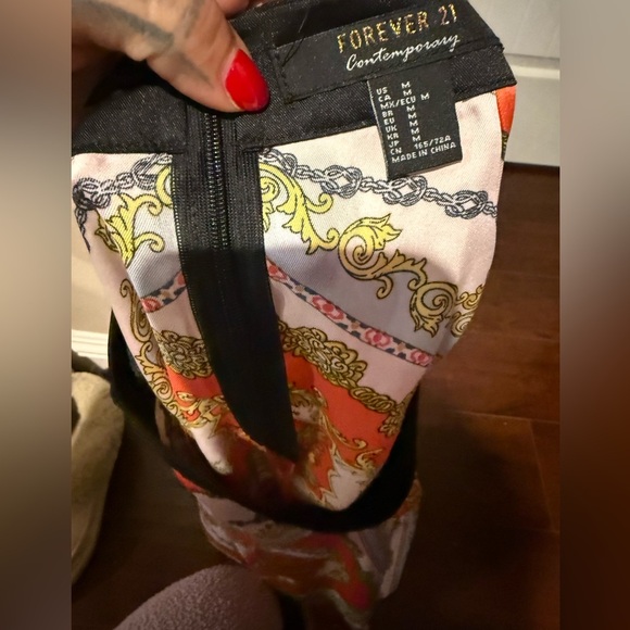 Beach silky cover up bottom
Piece Sz.M bnwt - Picture 4 of 5